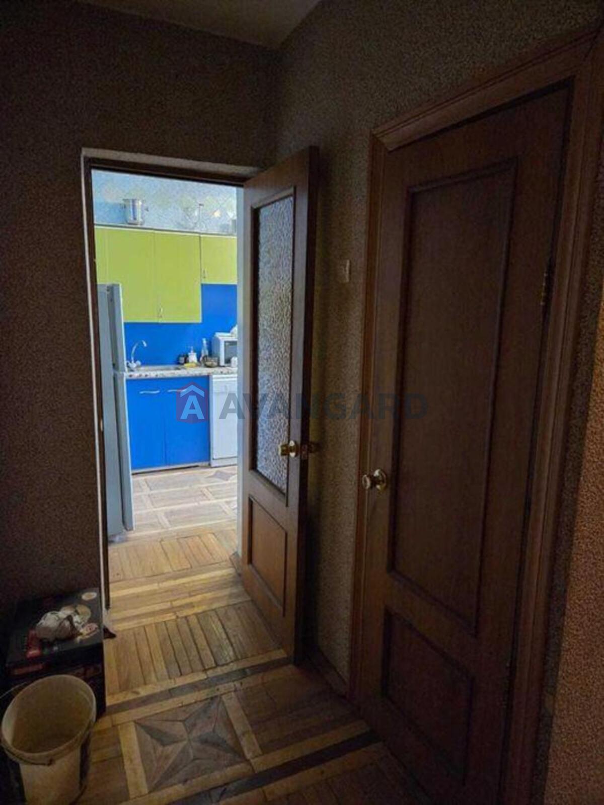 3 ����. ��������, 69/-/8 ��. �., 8/10 ���� ���� 10