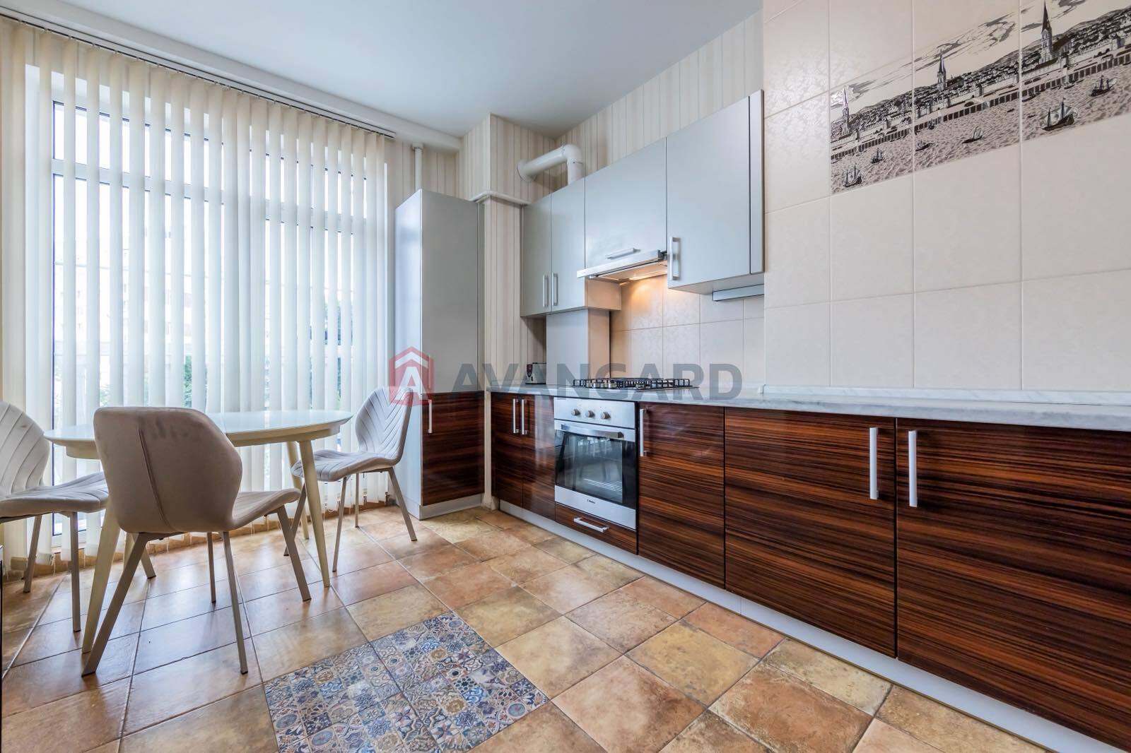 2 ����. ��������, 48/-/11 ��. �., 4/9 ���� ���� 3