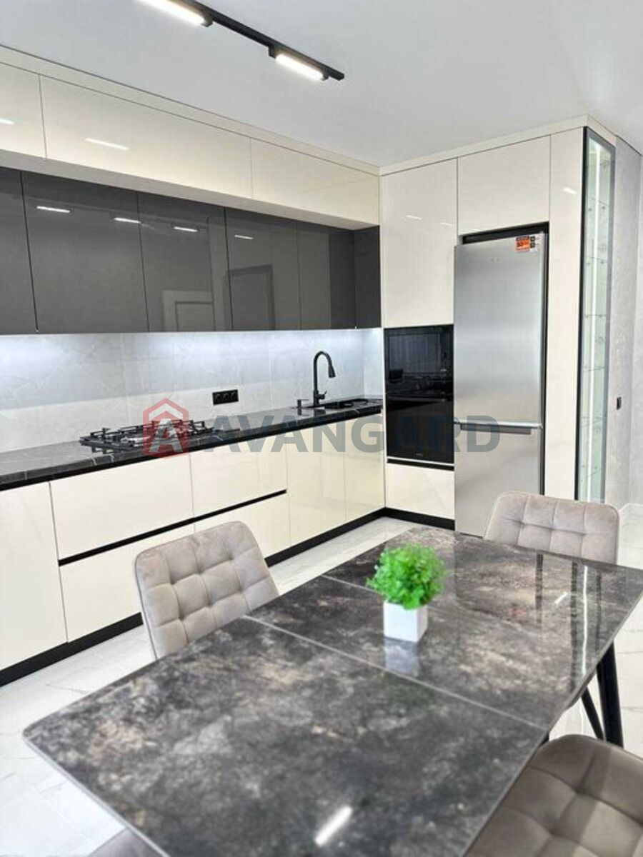 2 ��. ��������, 76/62/12 ��. �., 4/10 ������ ���� 1