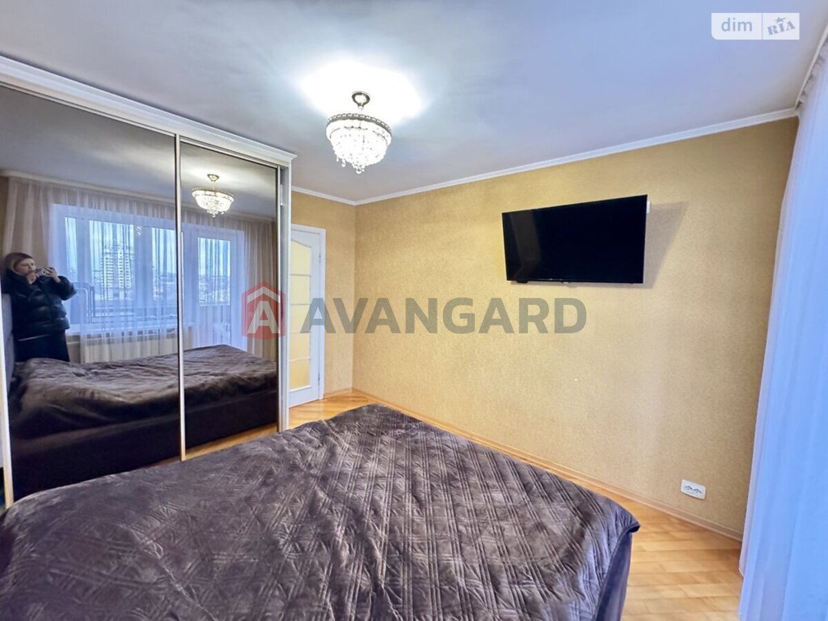 3 ����. ��������, 64/33/8 ��. �., 9/9 ���� ���� 2