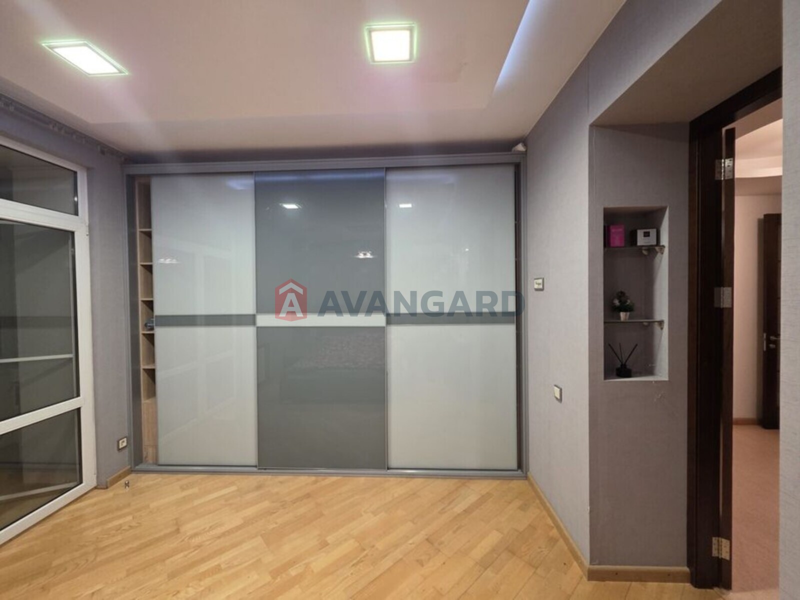 4 ��. ��������, 110/-/20 ��. �., 4/4 ������ ���� 10