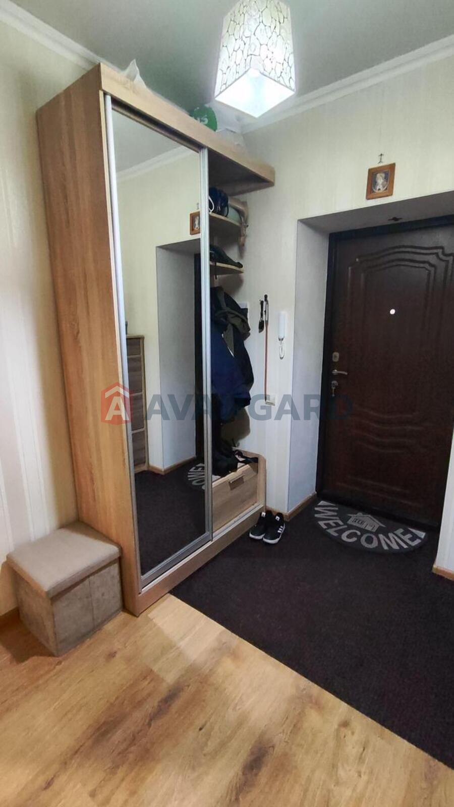 1 ��. ��������, 38/18/10 ��. �., 4/9 ������ ���� 9