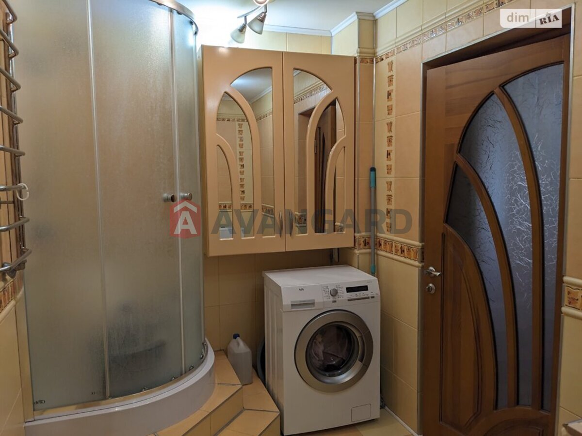 2 ��. ��������, 100/-/- ��. �., 4/5 ������ ���� 20