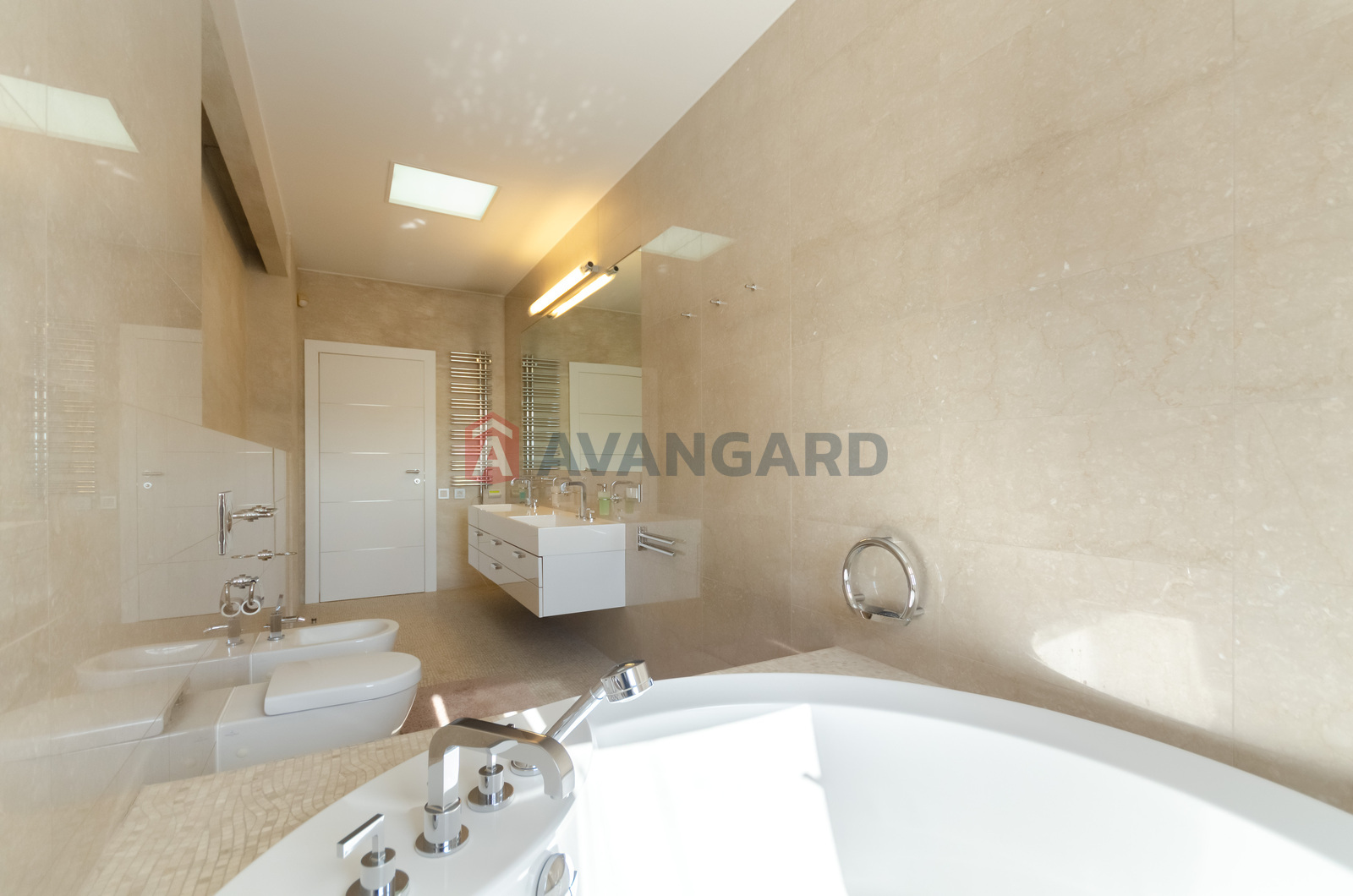 4 ��. ��������, 201.7/-/35 ��. �., 16/18 ������ ���� 7