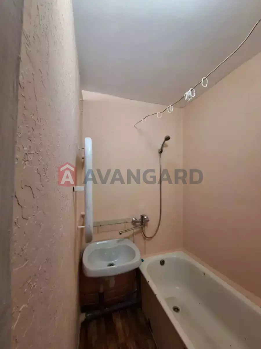 4 ����. ��������, 81/48/10 ��. �., 5/9 ���� ���� 7