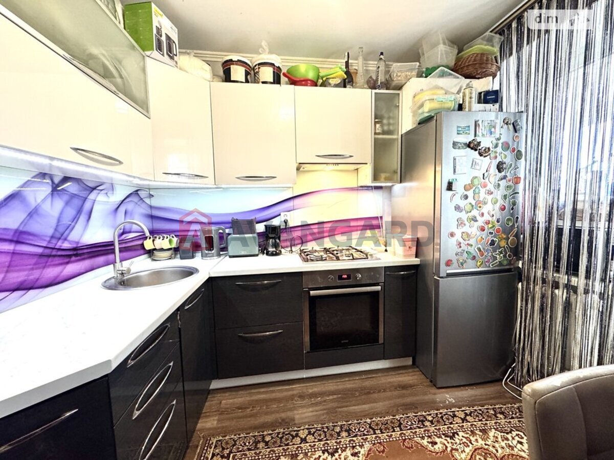 1 ����. ��������, 37/20/8 ��. �., 7/9 ���� ���� 12