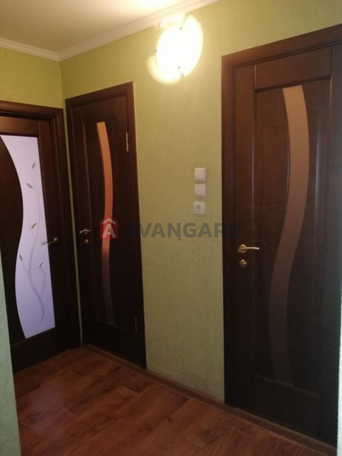 3 ����. ��������, 61/-/8 ��. �., 1/10 ���� ���� 20