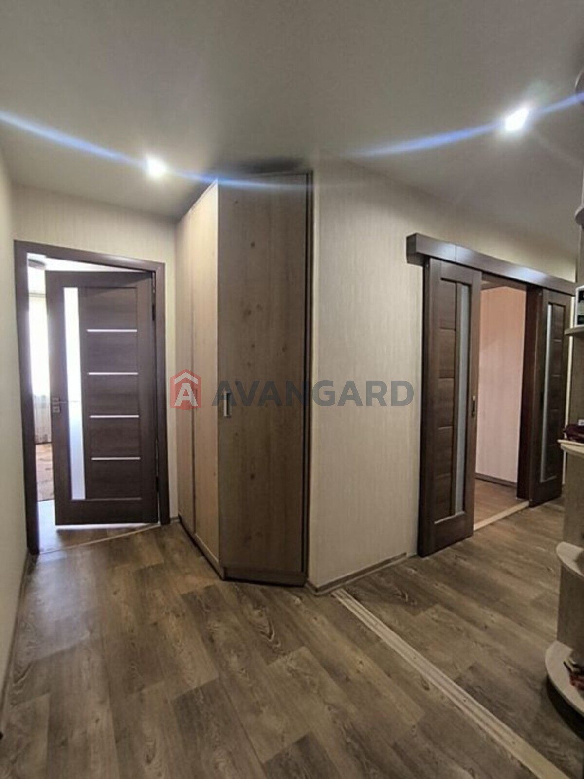 3 ����. ��������, 72/-/9 ��. �., 7/9 ���� ���� 6