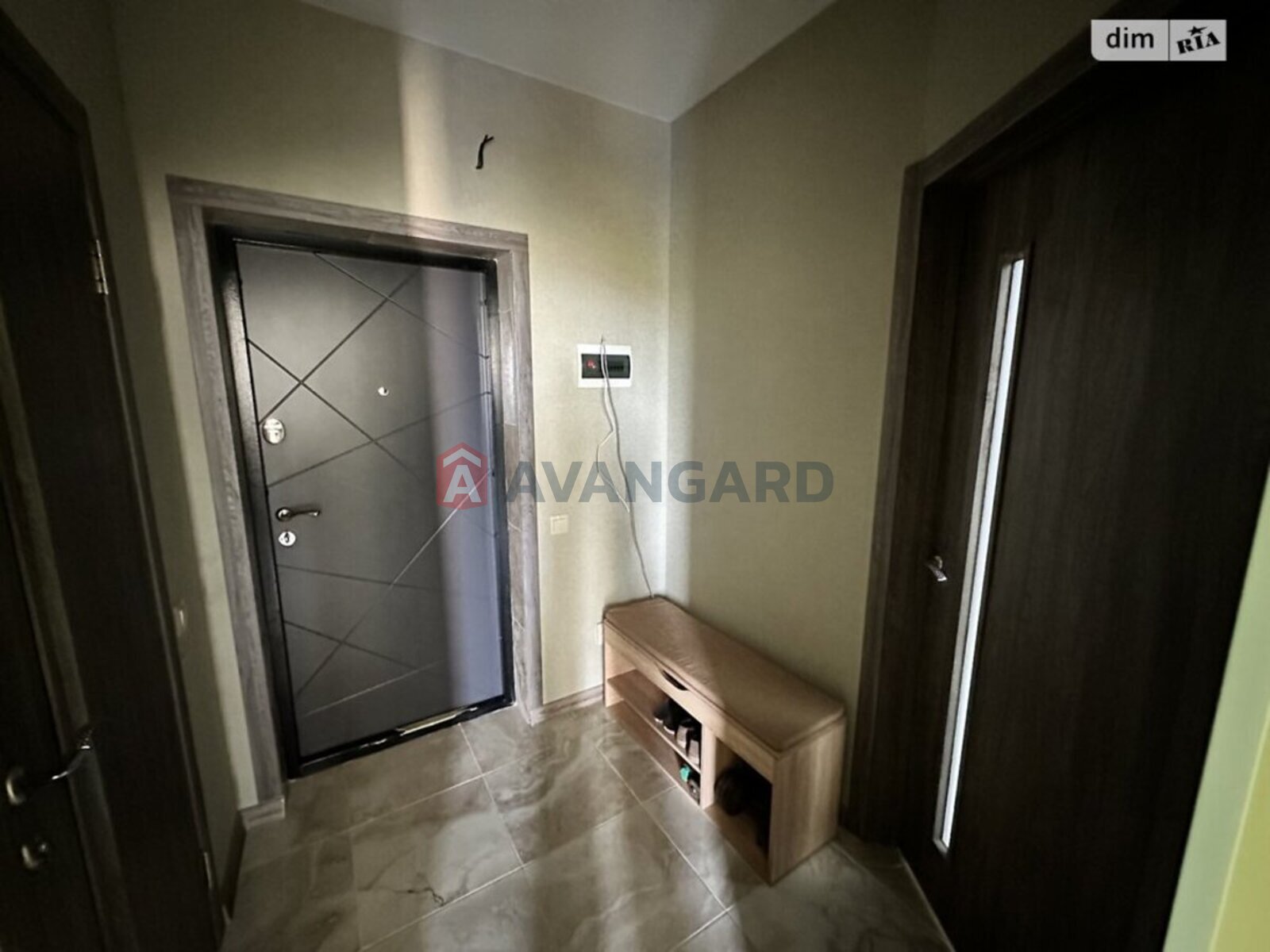 1 ��. ��������, 39/-/12 ��. �., 5/5 ������ ���� 4