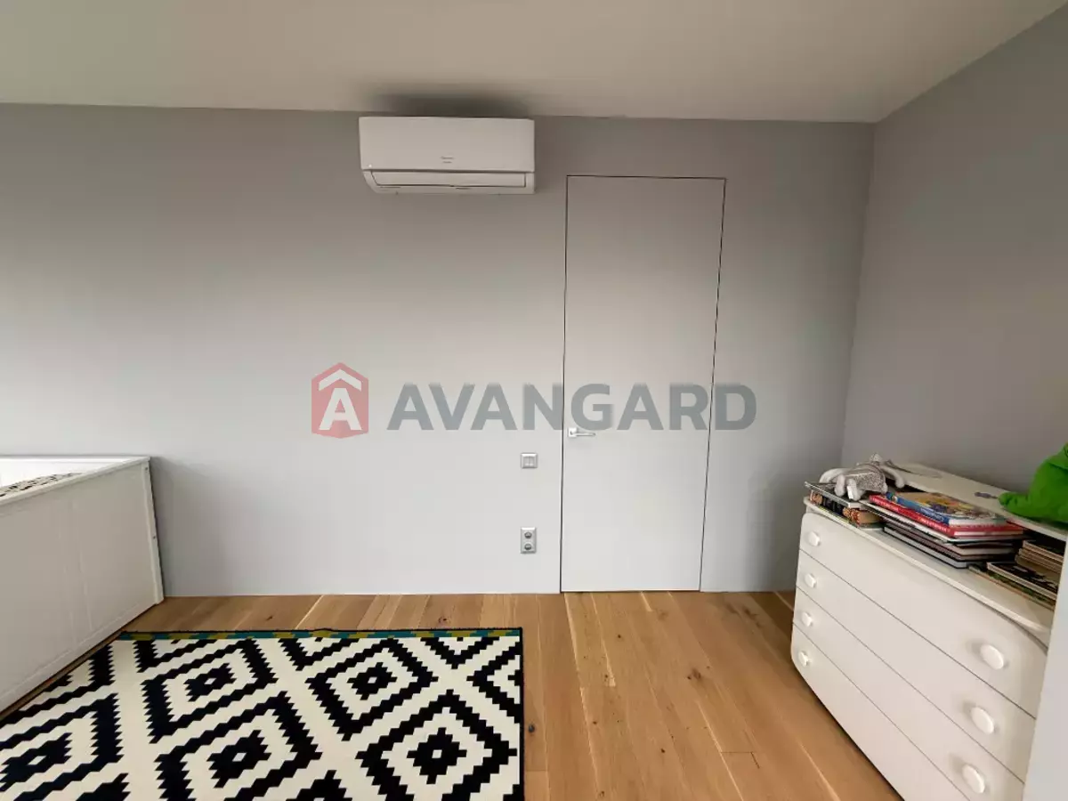 3 ��. ��������, 90/-/- ��. �., 6/10 ������ ���� 21