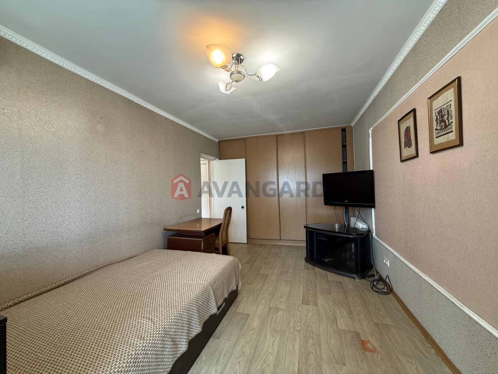 3 ����. ��������, 66,3/38/9 ��. �., 8/16 ���� ���� 20