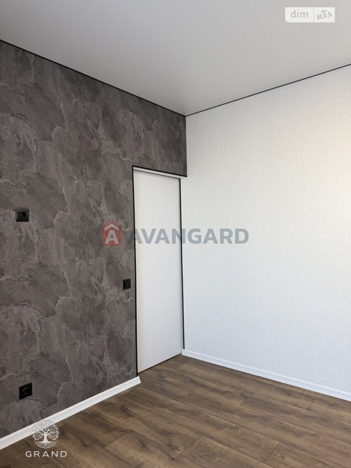 2 ��. ��������, 73/-/- ��. �., 6/10 ������ ���� 8