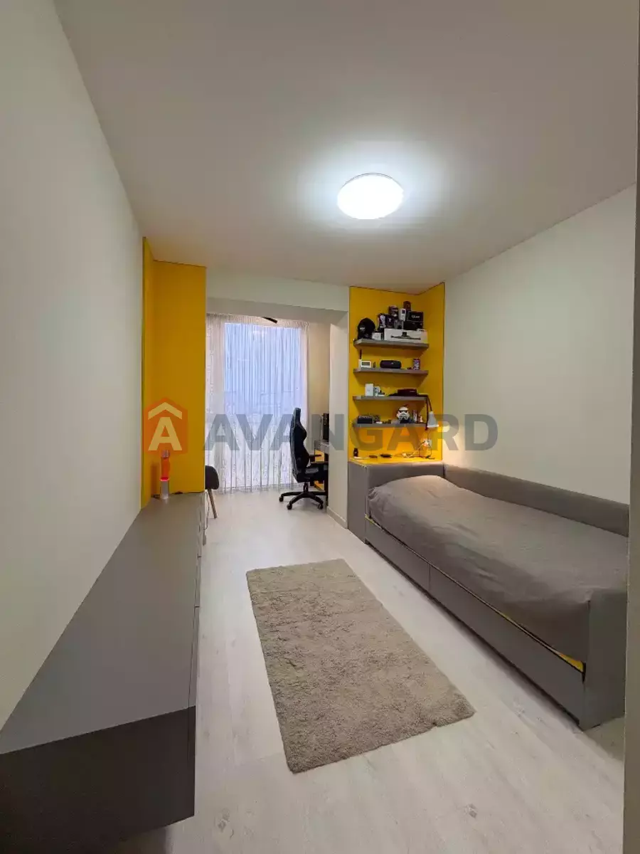 4 ��. ��������, 130/-/50 ��. �., 8/10 ������ ���� 9