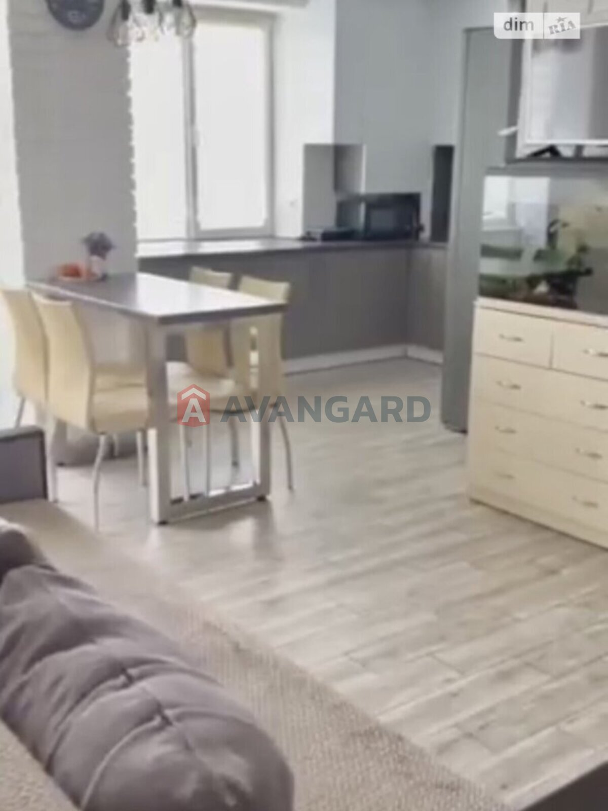 1 ��. ��������, 58/-/24 ��. �., 7/10 ������ ���� 4