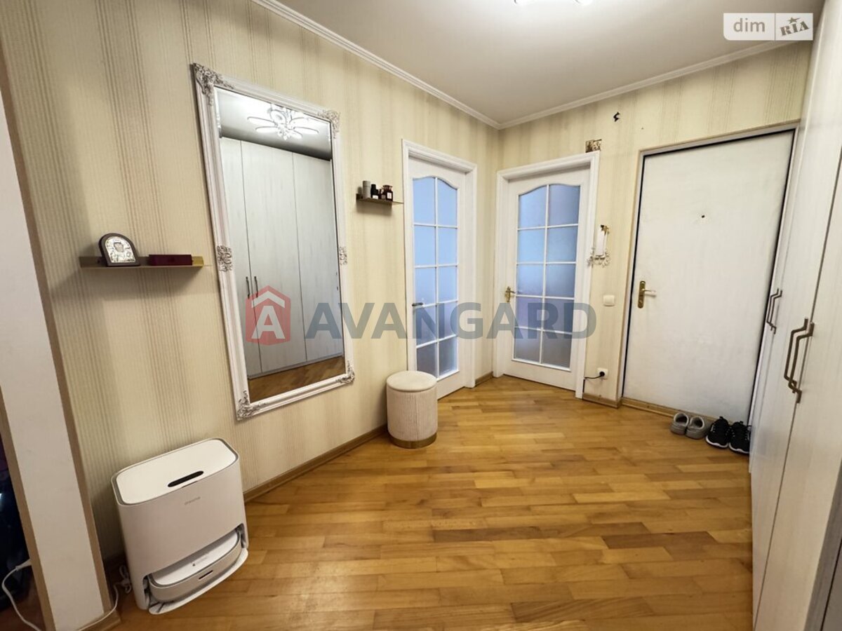 3 ����. ��������, 64/33/8 ��. �., 9/9 ���� ���� 3