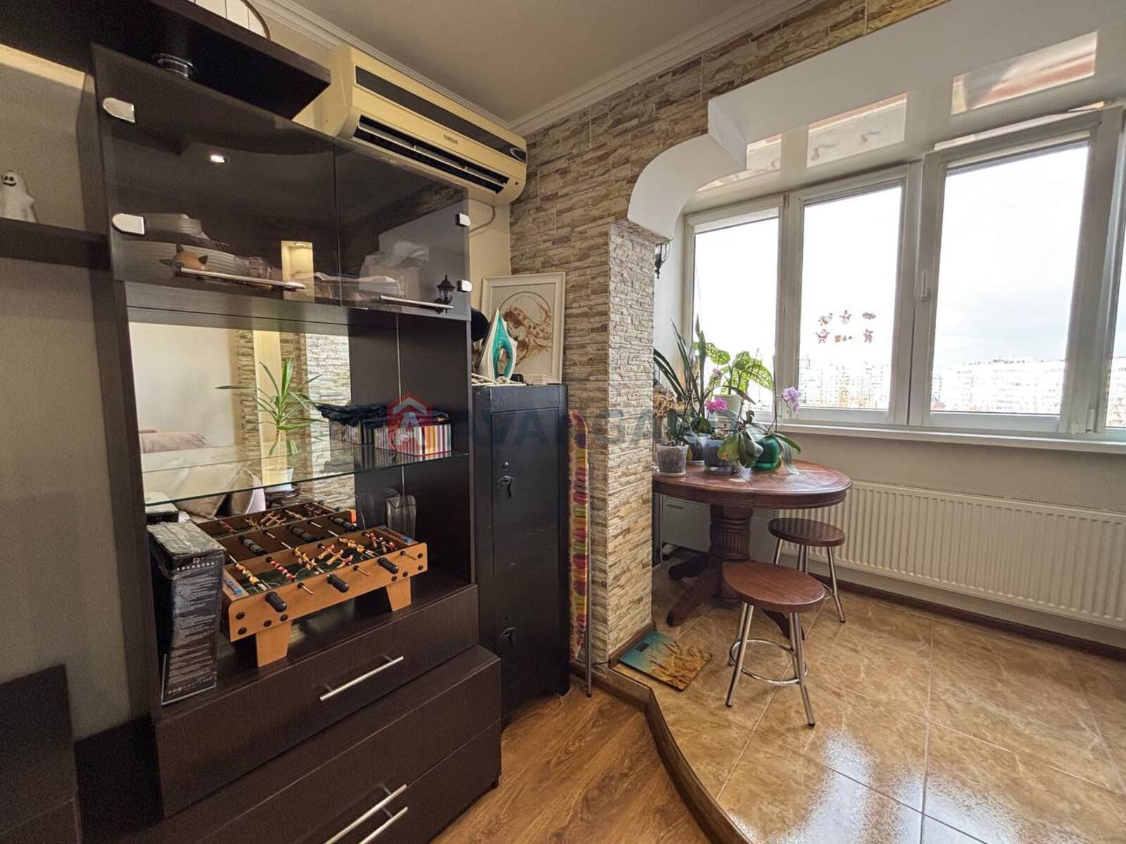 3 ��. ��������, 65/-/- ��. �., 8/10 ������ ���� 4