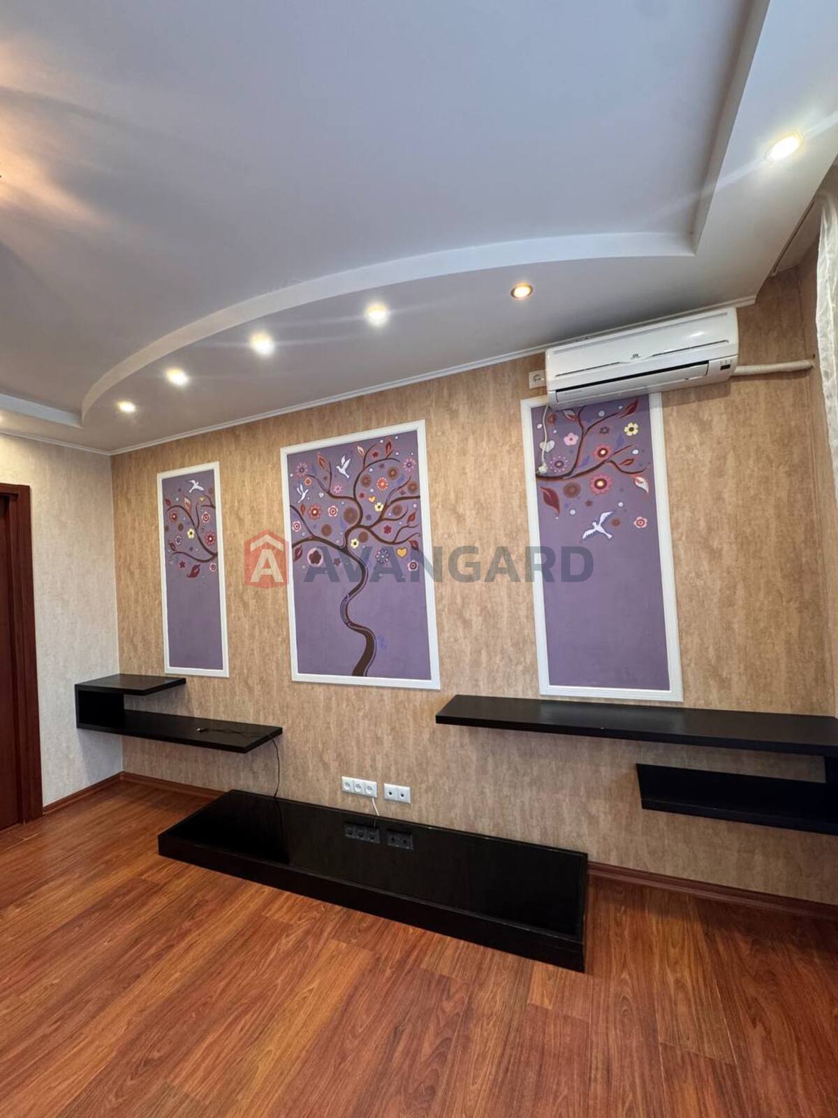 3 ��. ��������, 65/-/10 ��. �., 9/9 ������ ���� 5