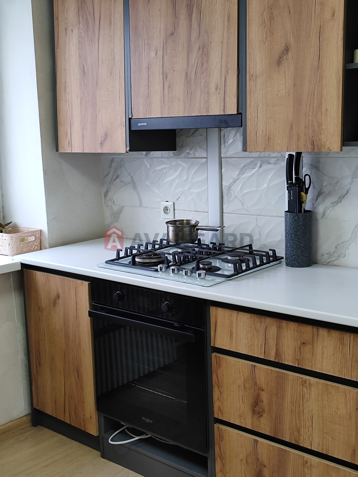 3 ����. ��������, 66/42/10 ��. �., 5/5 ���� ���� 4