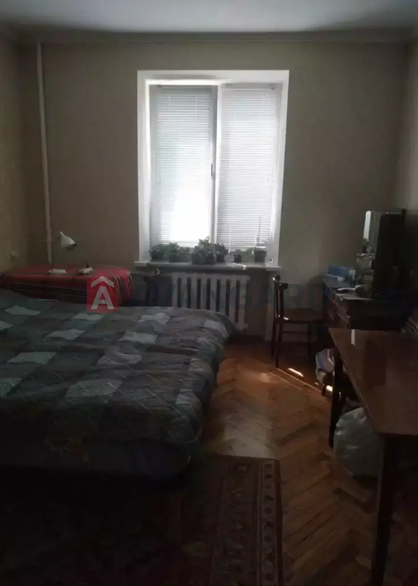 4 ��. ��������, 90/-/- ��. �., 4/5 ������ ���� 9