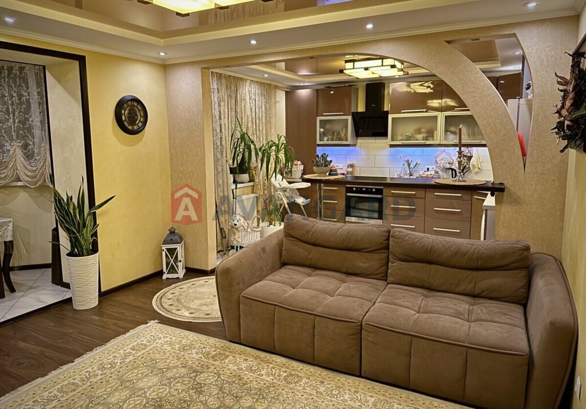 3 ����. ��������, 93/53/35 ��. �., 4/5 ���� ���� 9