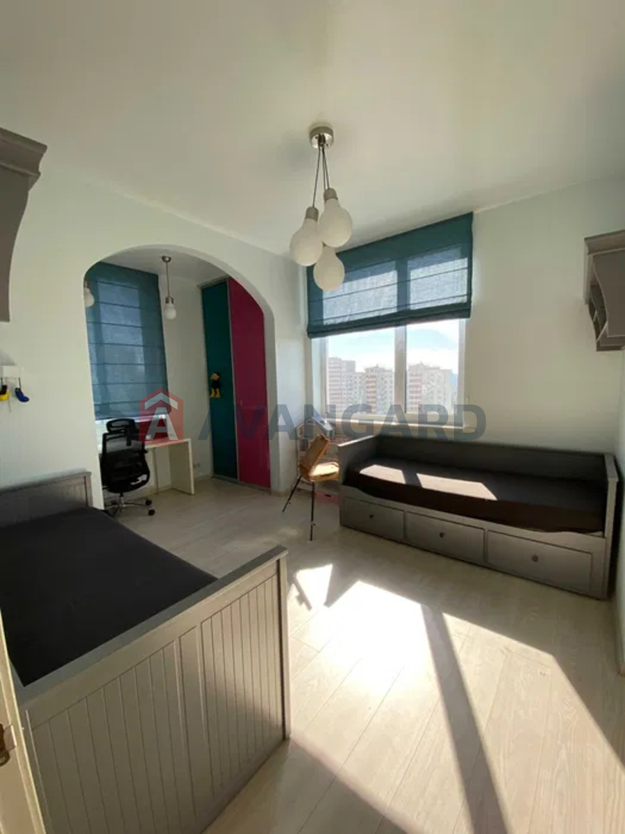 3 ����. ��������, 92/60/16 ��. �., 18/22 ���� ���� 9