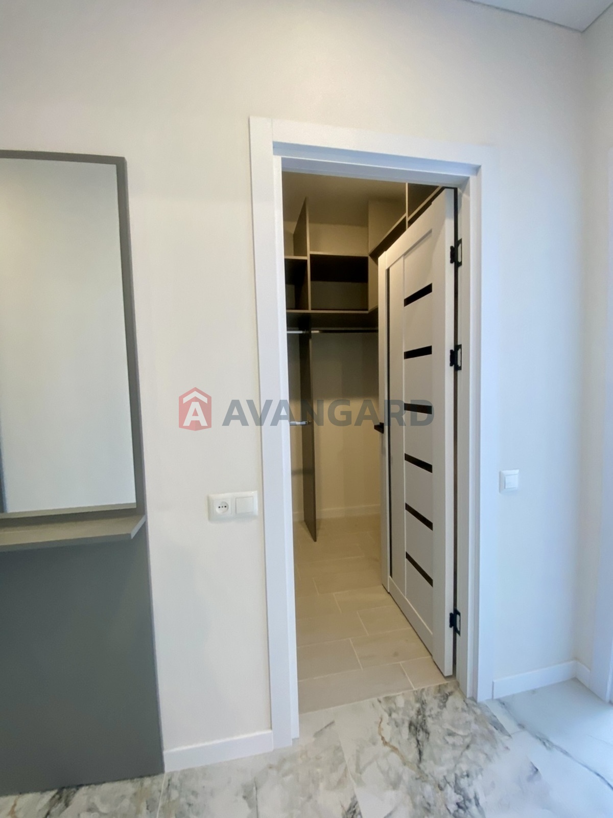 1 ��. ��������, 44/14/20 ��. �., 24/26 ������ ���� 9