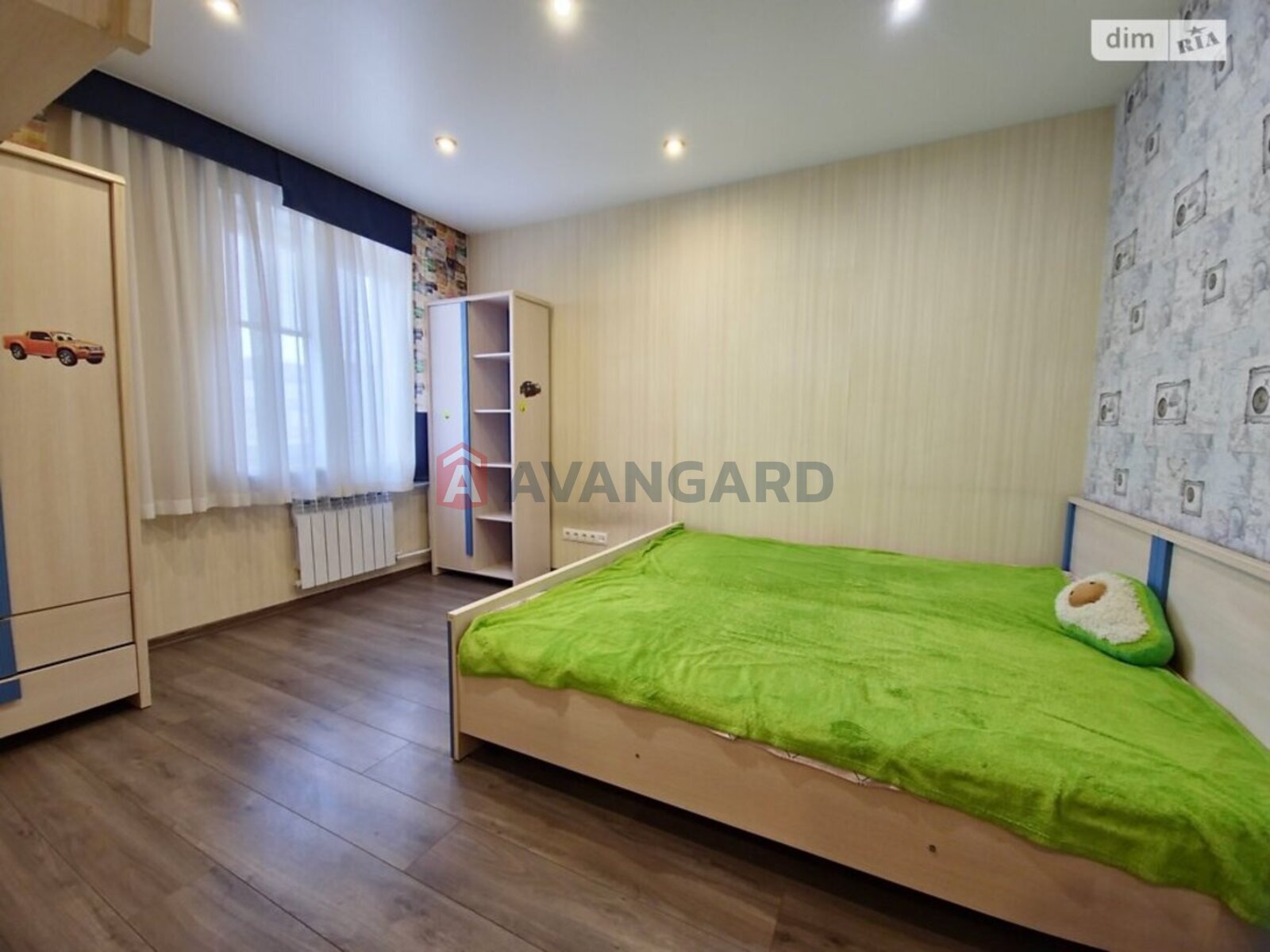 4 ��. ��������, 84/60/8 ��. �., 8/9 ������ ���� 11