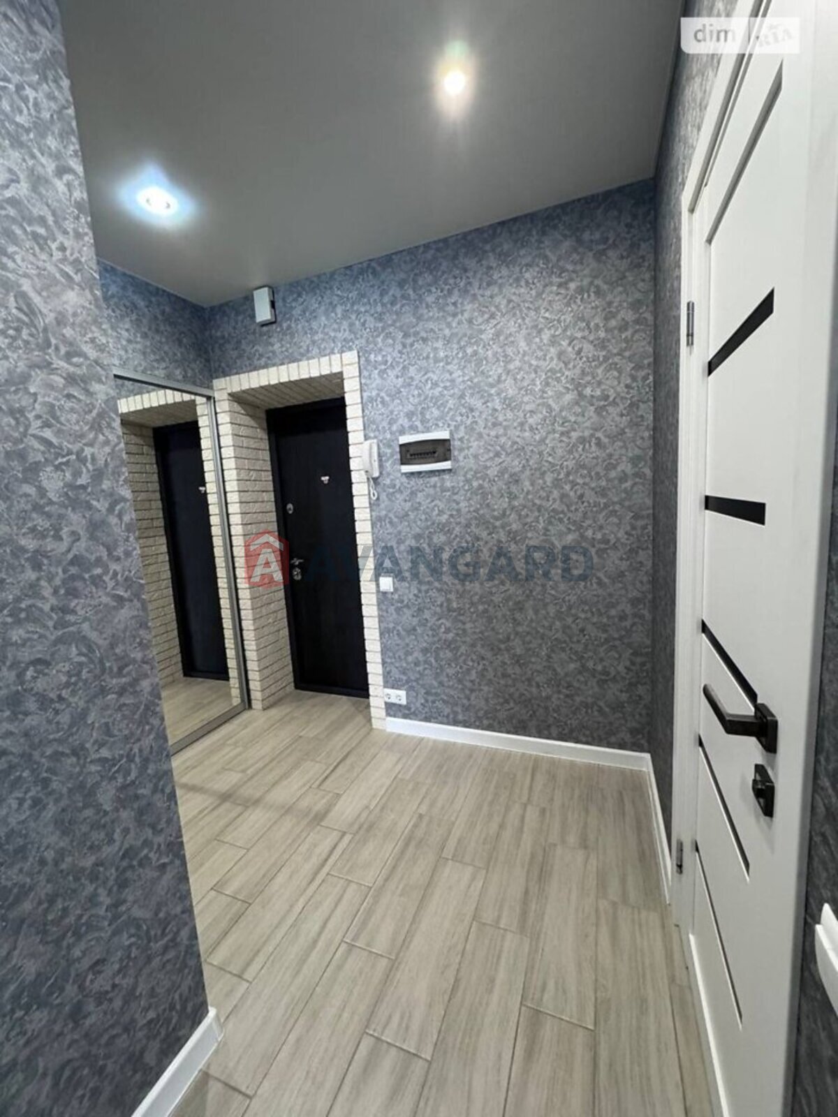 1 ��. ��������, 46/18/16 ��. �., 8/10 ������ ���� 6