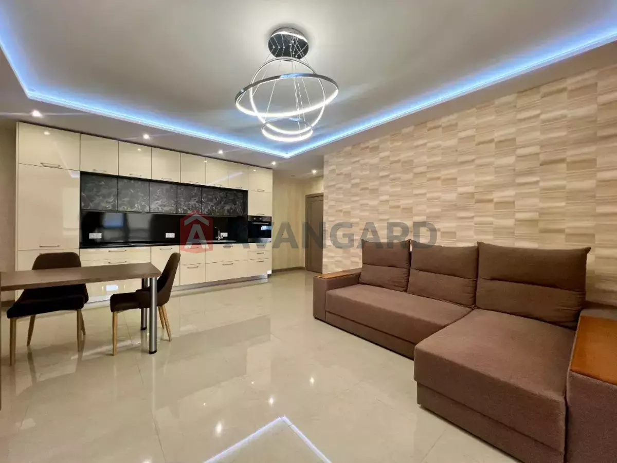 3 ��. ��������, 78/-/35 ��. �., 8/10 ������ ���� 1