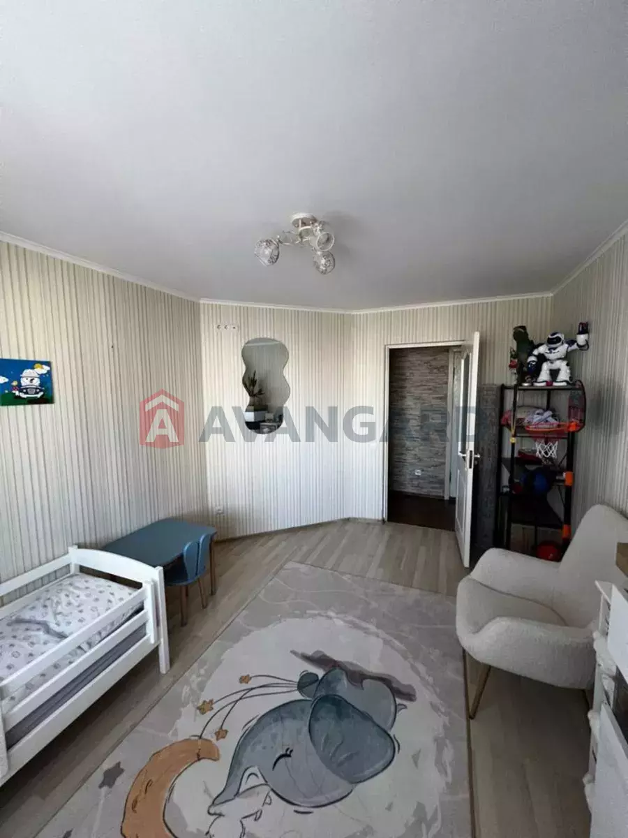 3 ����. ��������, 80/-/11 ��. �., 8/12 ���� ���� 14