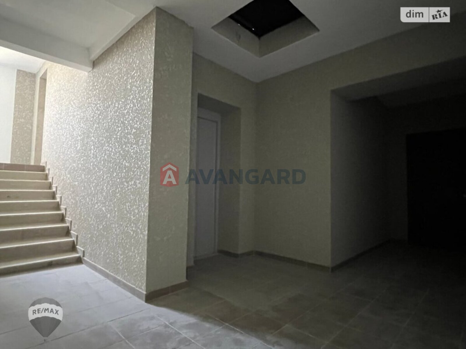 3 ��. ��������, 84/-/- ��. �., 10/10 ������ ���� 1