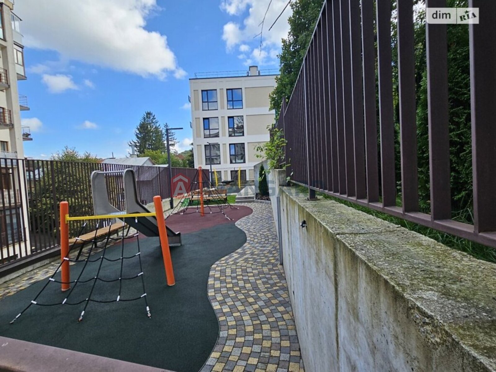 1 ��. ��������, 38/28/16 ��. �., 2/4 ������ ���� 21