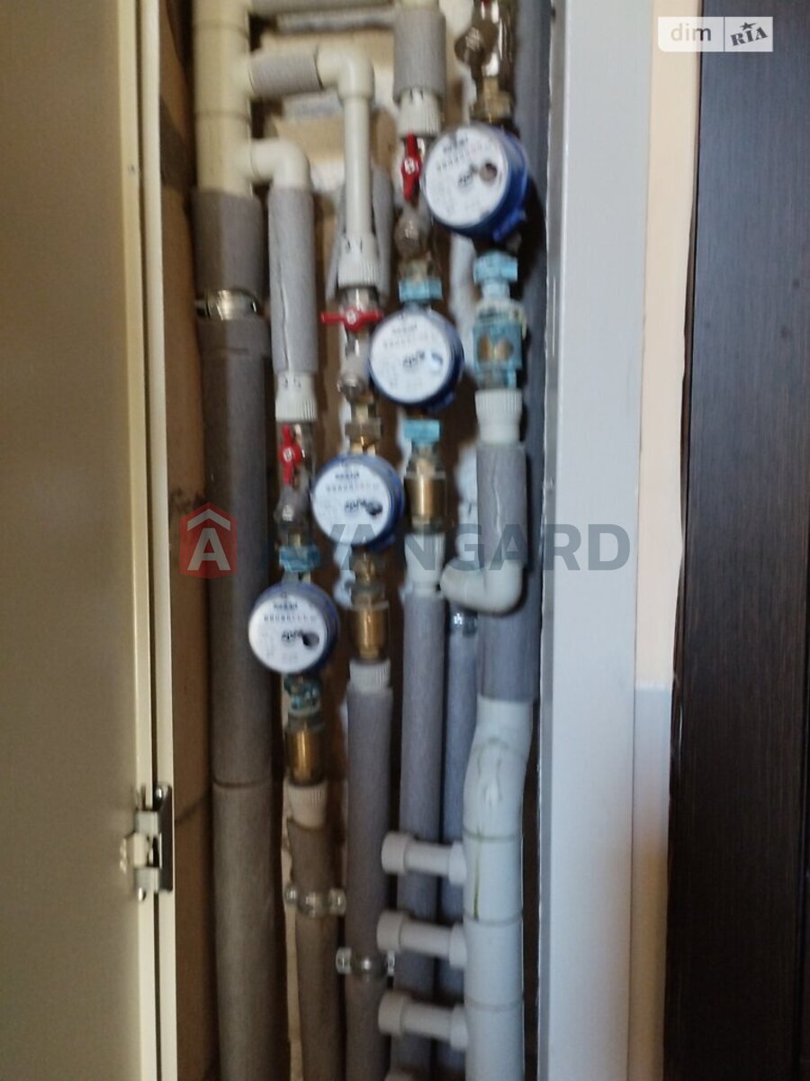 2 ��. ��������, 50/-/15 ��. �., 2/3 ������ ���� 17