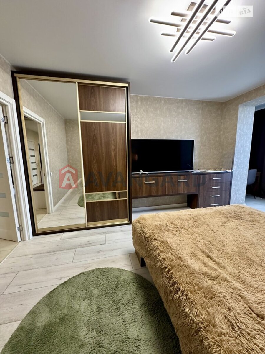 2 ��. ��������, 81/-/- ��. �., 8/12 ������ ���� 16