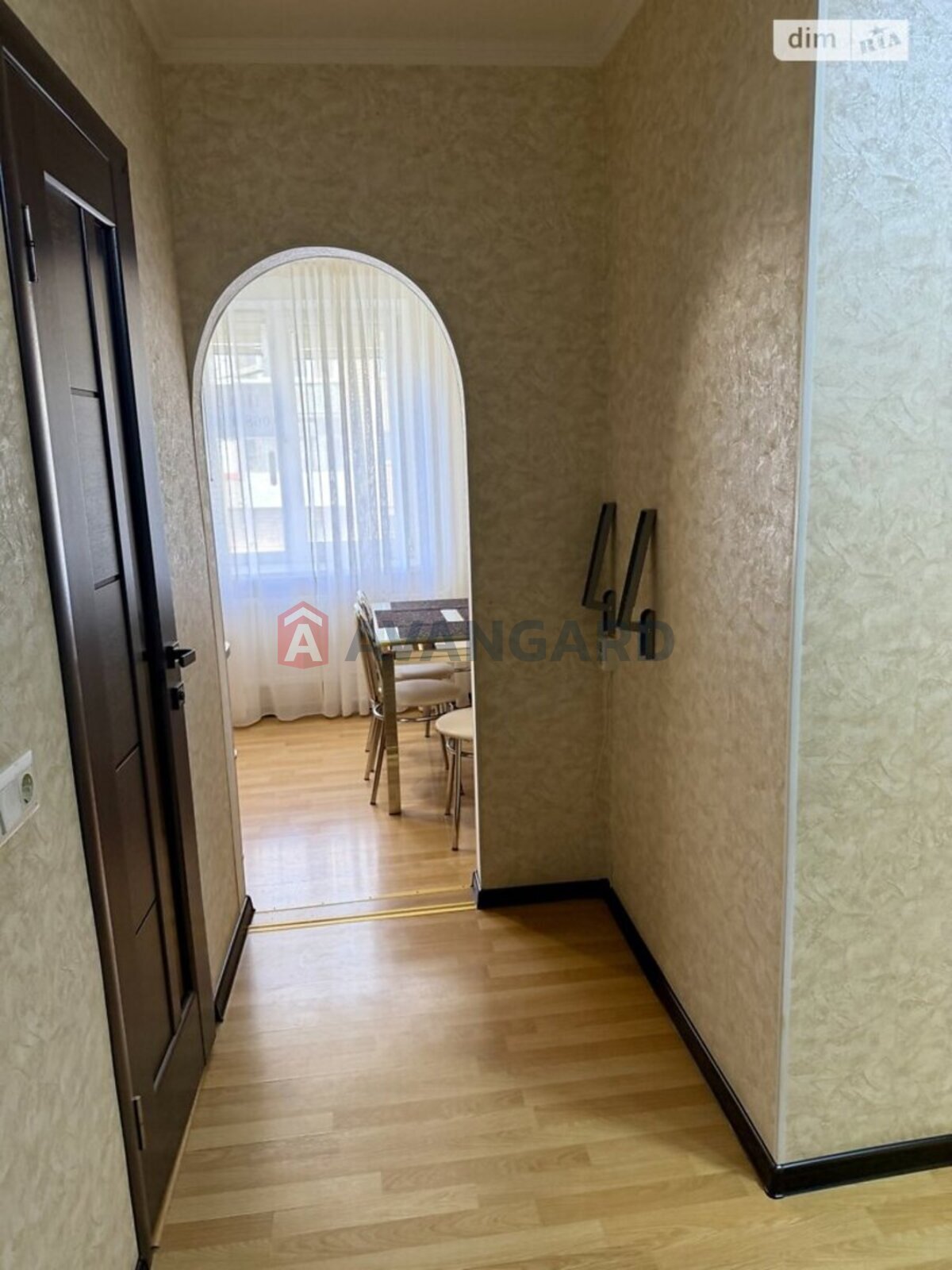 2 ��. ��������, 53/30/7 ��. �., 2/5 ������ ���� 10