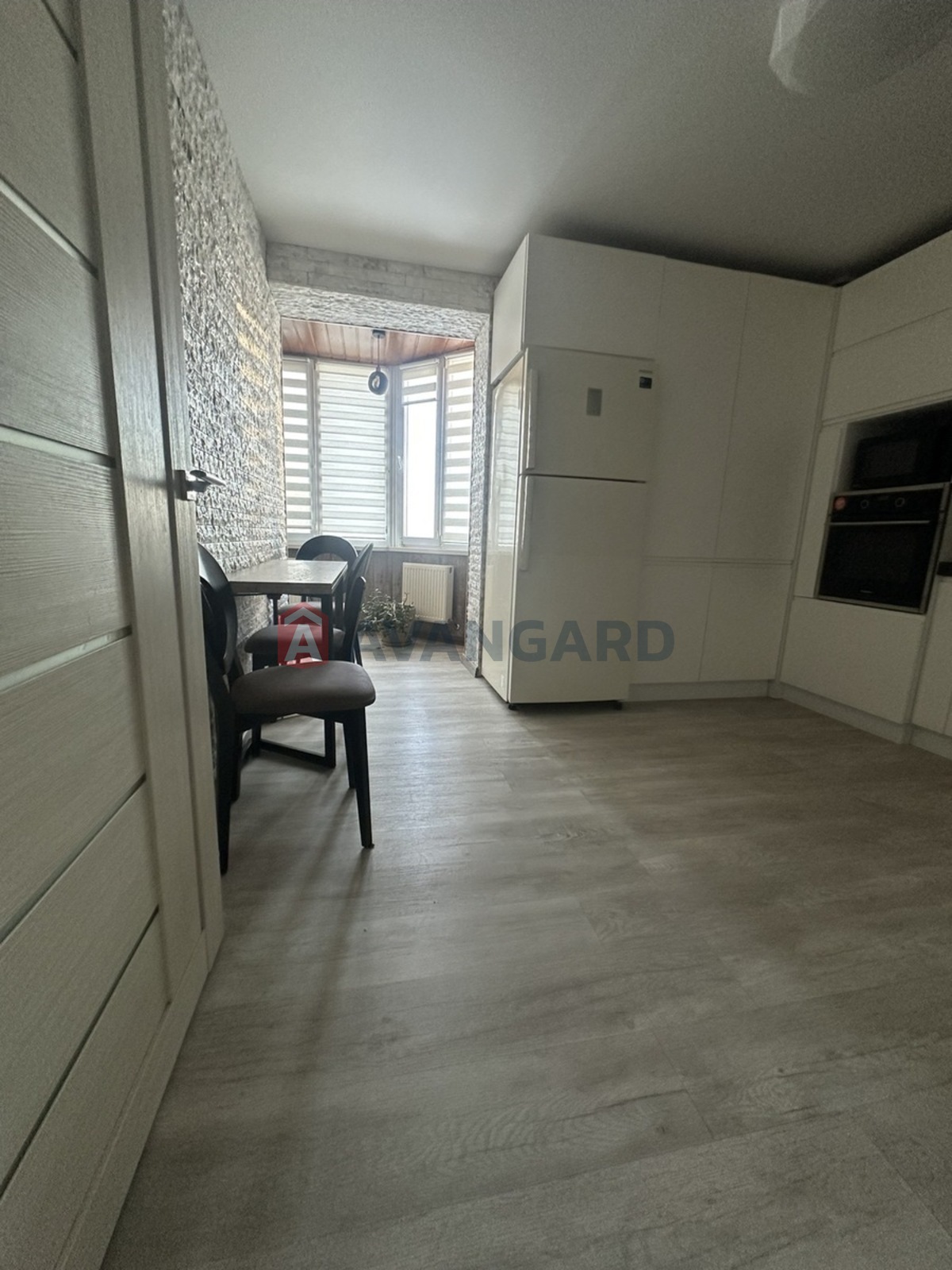 3 ��. ��������, 83/34/18 ��. �., 10/11 ������ ���� 20