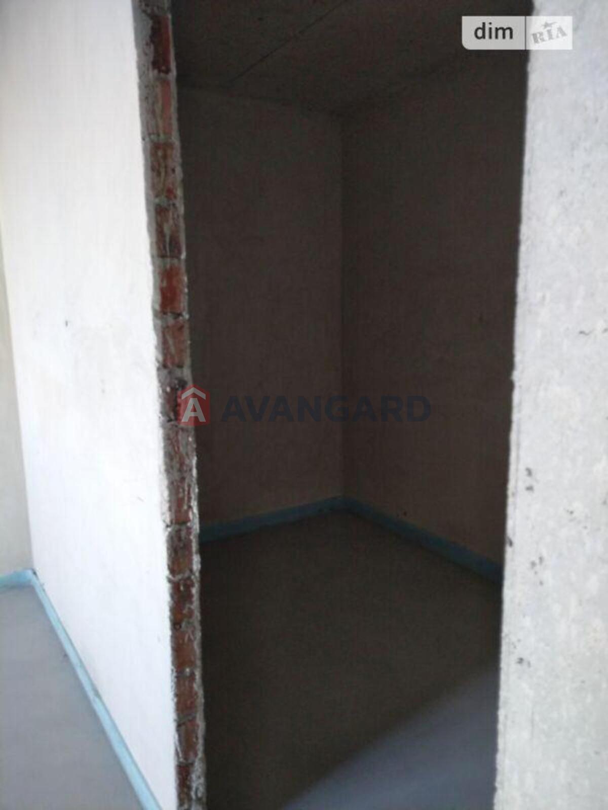 2 ��. ��������, 77/34/10 ��. �., 4/8 ������ ���� 3