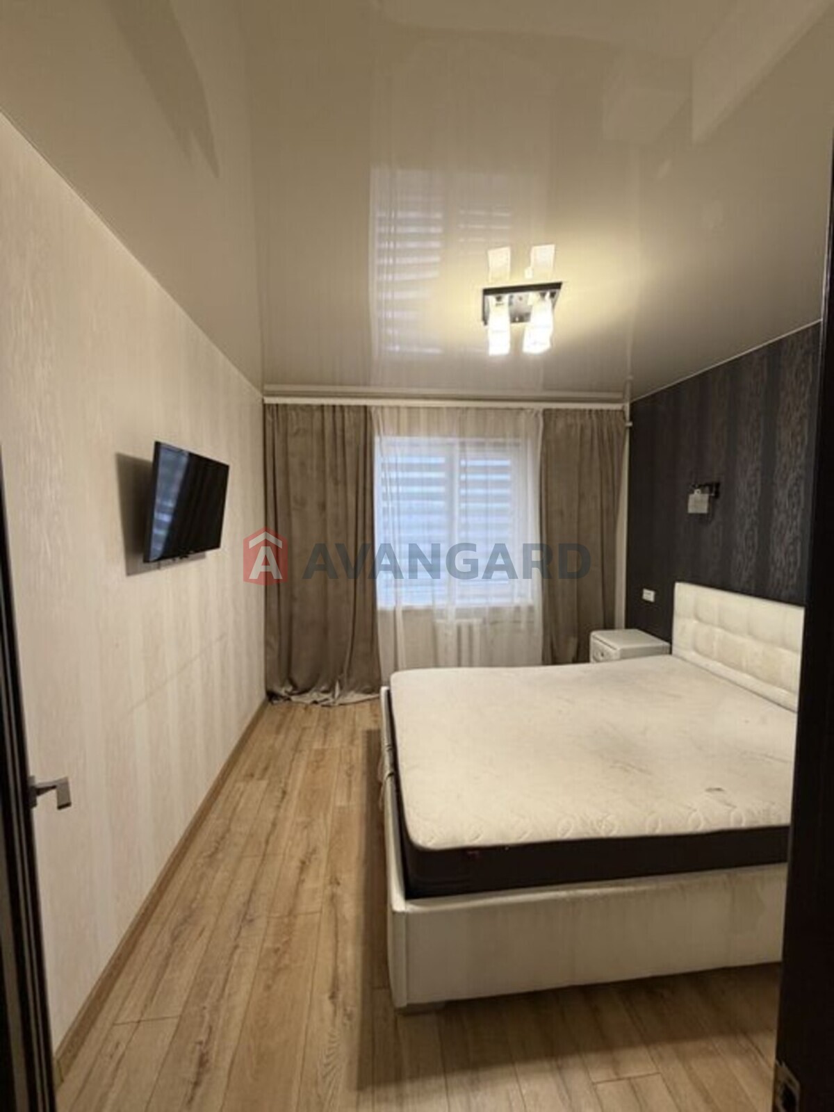 3 ����. ��������, 70/-/12 ��. �., 9/9 ���� ���� 5