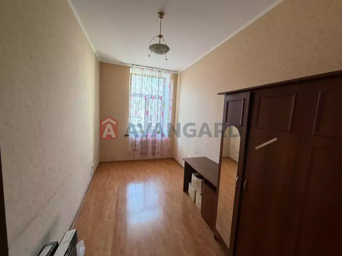 3 ��. ��������, 77/-/- ��. �., 2/4 ������ ���� 9