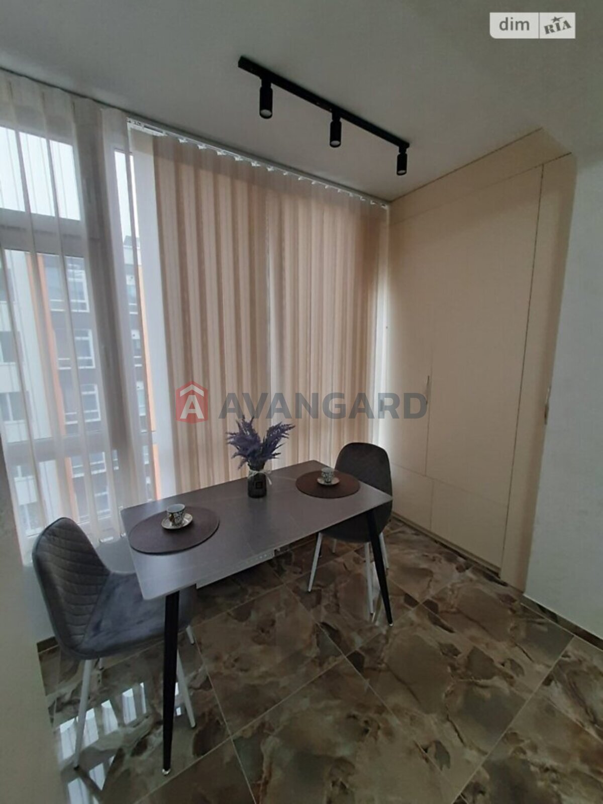 2 ��. ��������, 58/27/15 ��. �., 9/10 ������ ���� 3