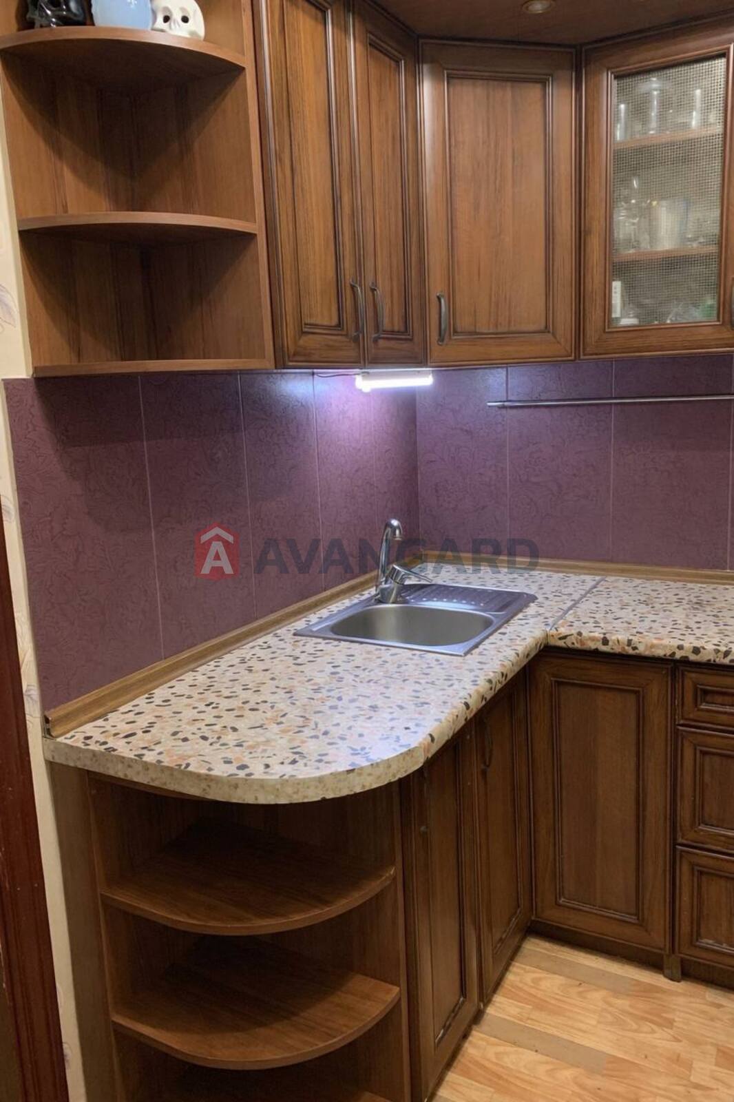 3 ����. ��������, 81.1/45.6/8.7 ��. �., 2/9 ���� ���� 1