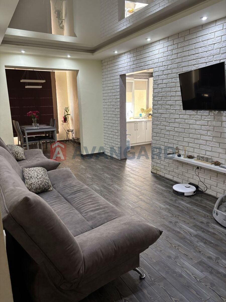 4 ����. ��������, 102/-/10 ��. �., 3/10 ���� ���� 3