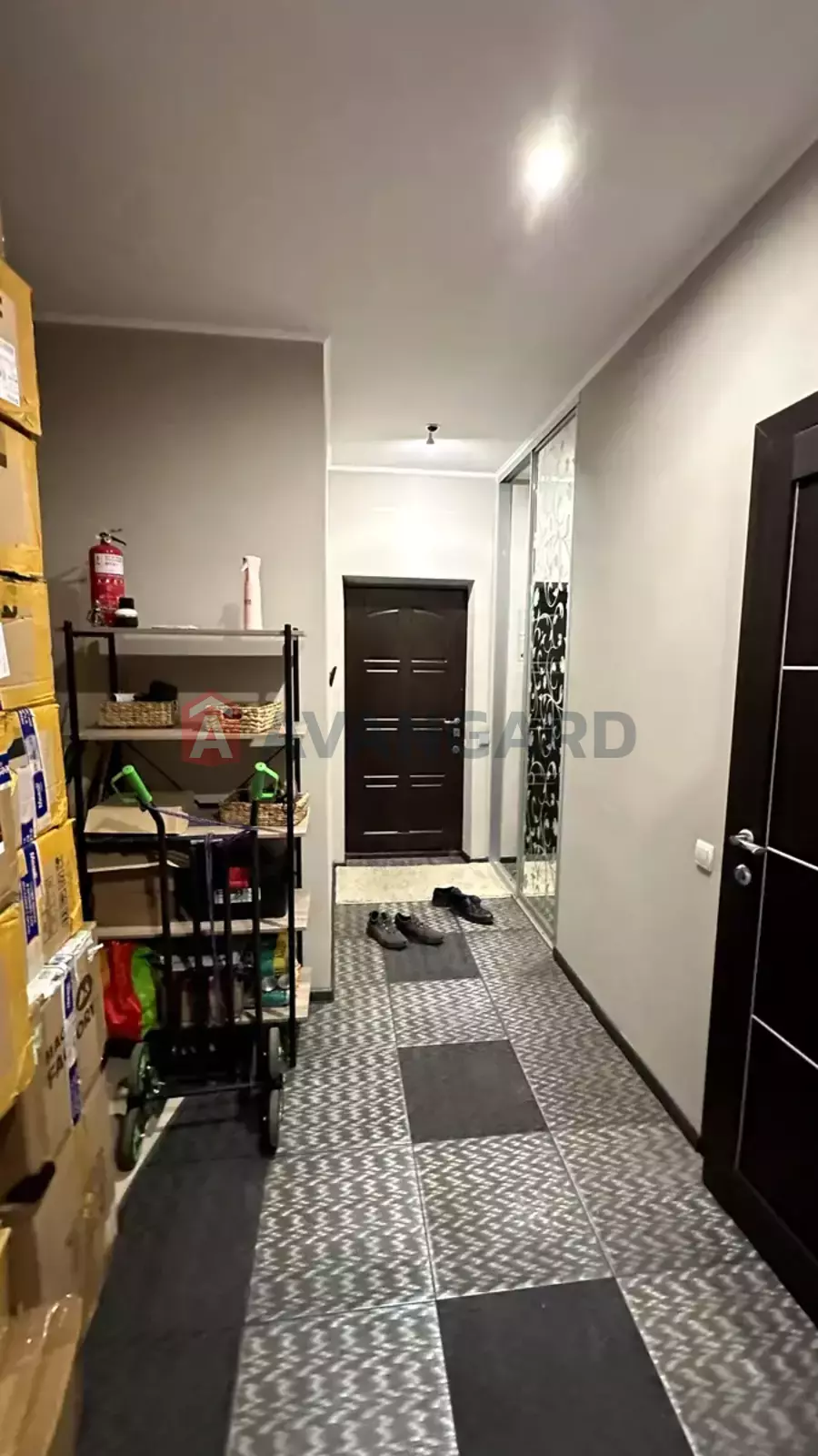 3 ����. ��������, 113/64/14 ��. �., 7/9 ���� ���� 8