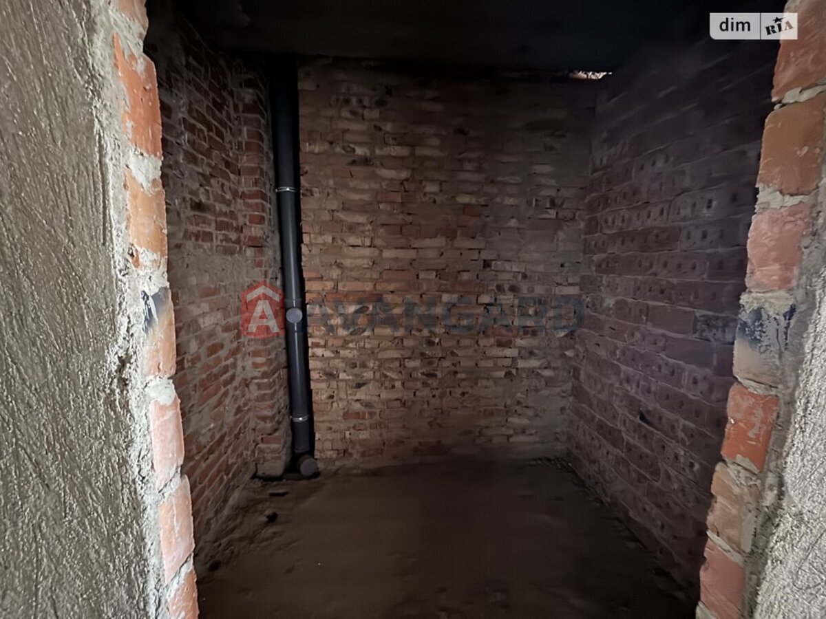 1 ��. ��������, 41/16/17 ��. �., 5/5 ������ ���� 8