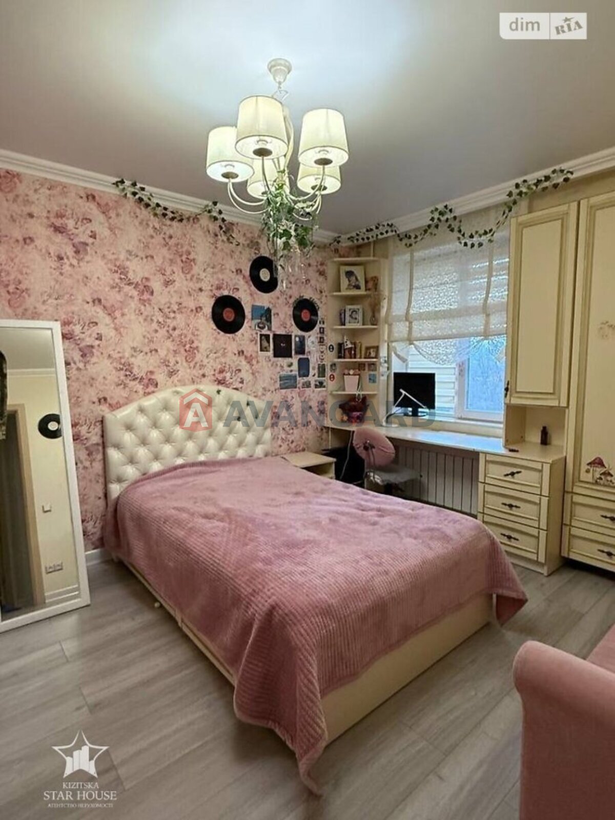 4 ��. ��������, 83/55/8 ��. �., 9/9 ������ ���� 11