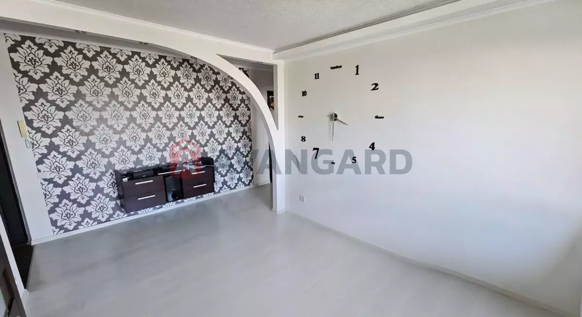 3 ��. ��������, 61/-/8 ��. �., 9/10 ������ ���� 4