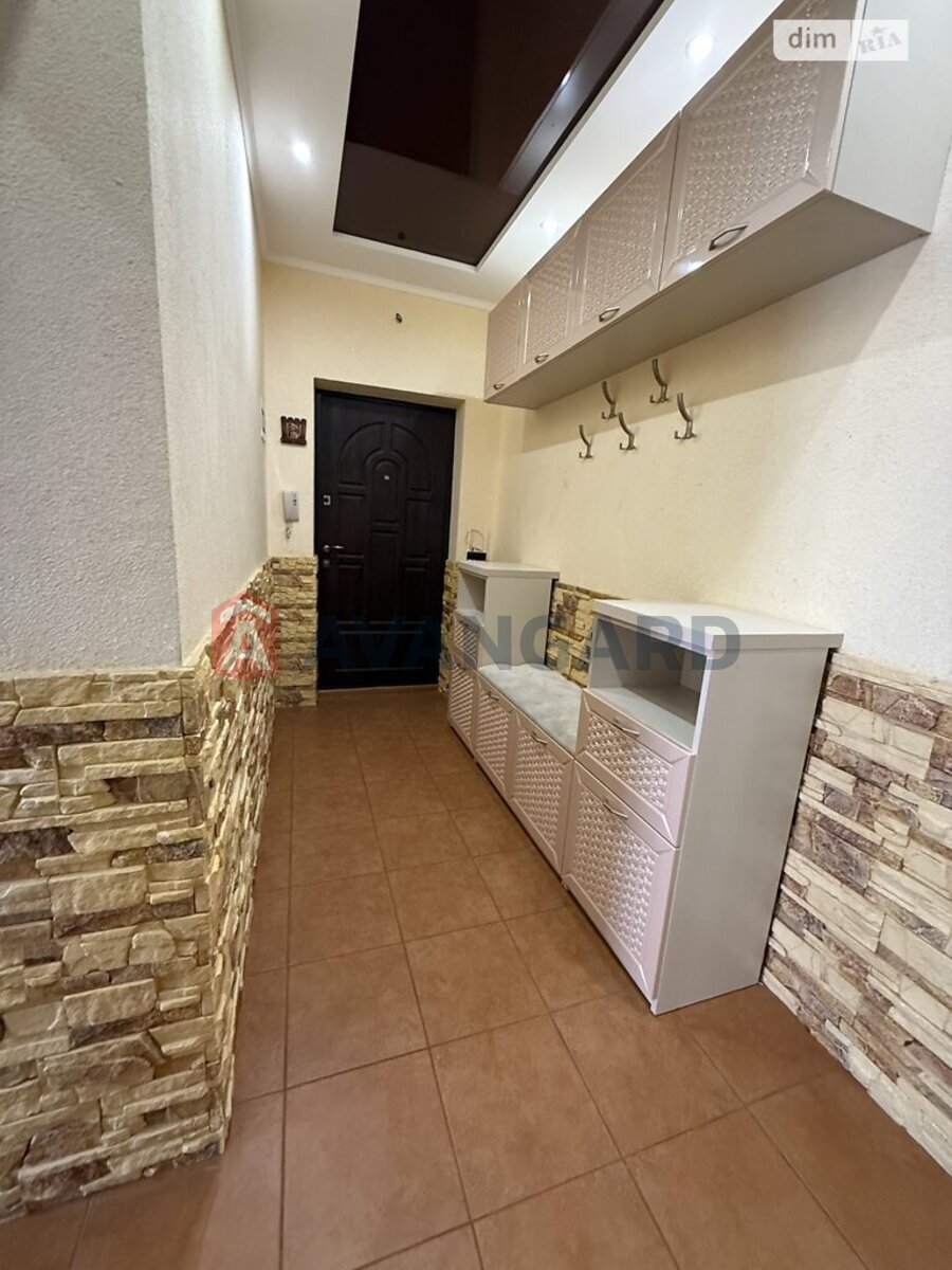 2 ����. ��������, 76/-/- ��. �., 8/11 ���� ���� 1