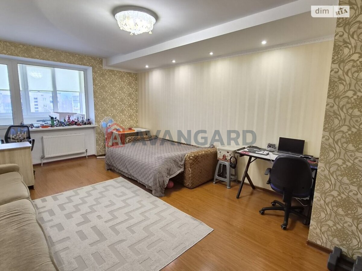 2 ��. ��������, 92/60/20 ��. �., 3/9 ������ ���� 11