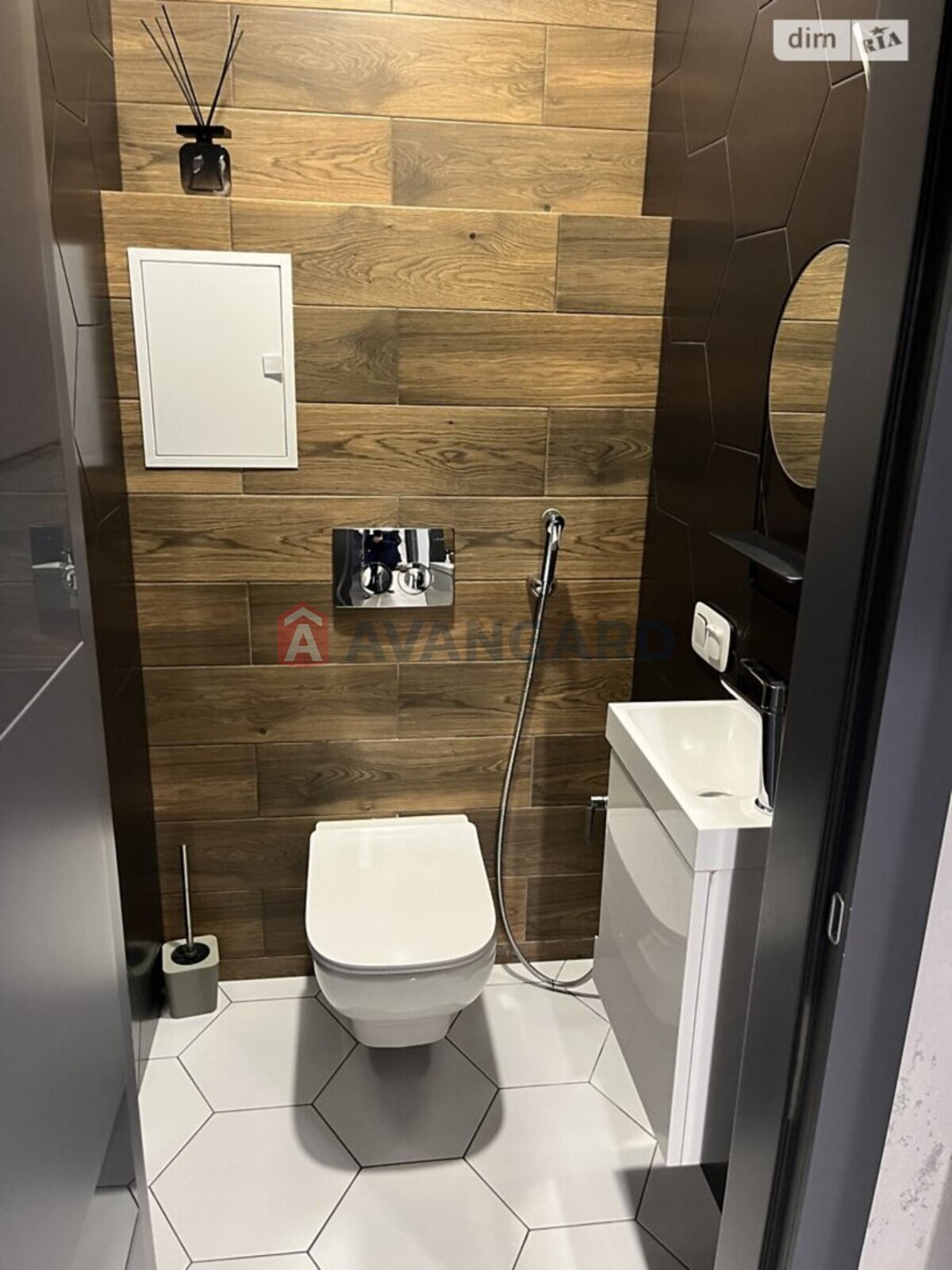 3 ��. ��������, 97/-/- ��. �., 8/10 ������ ���� 9