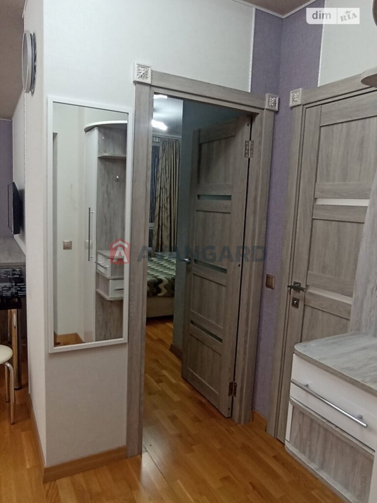 1 ����. ��������, 40/-/- ��. �., 6/16 ���� ���� 9